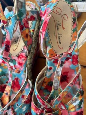 Poetic License Arm Candy Pink Floral Platform Wedges size 9.5M/EUR 40.5- EUC